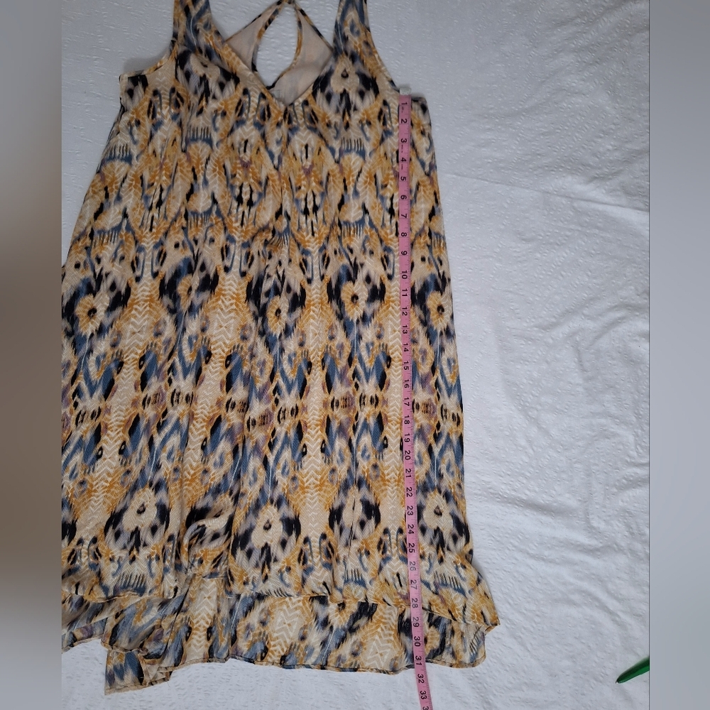 ECOTE Backless Dress with Blue and Gold Design - Picture 3 of 7